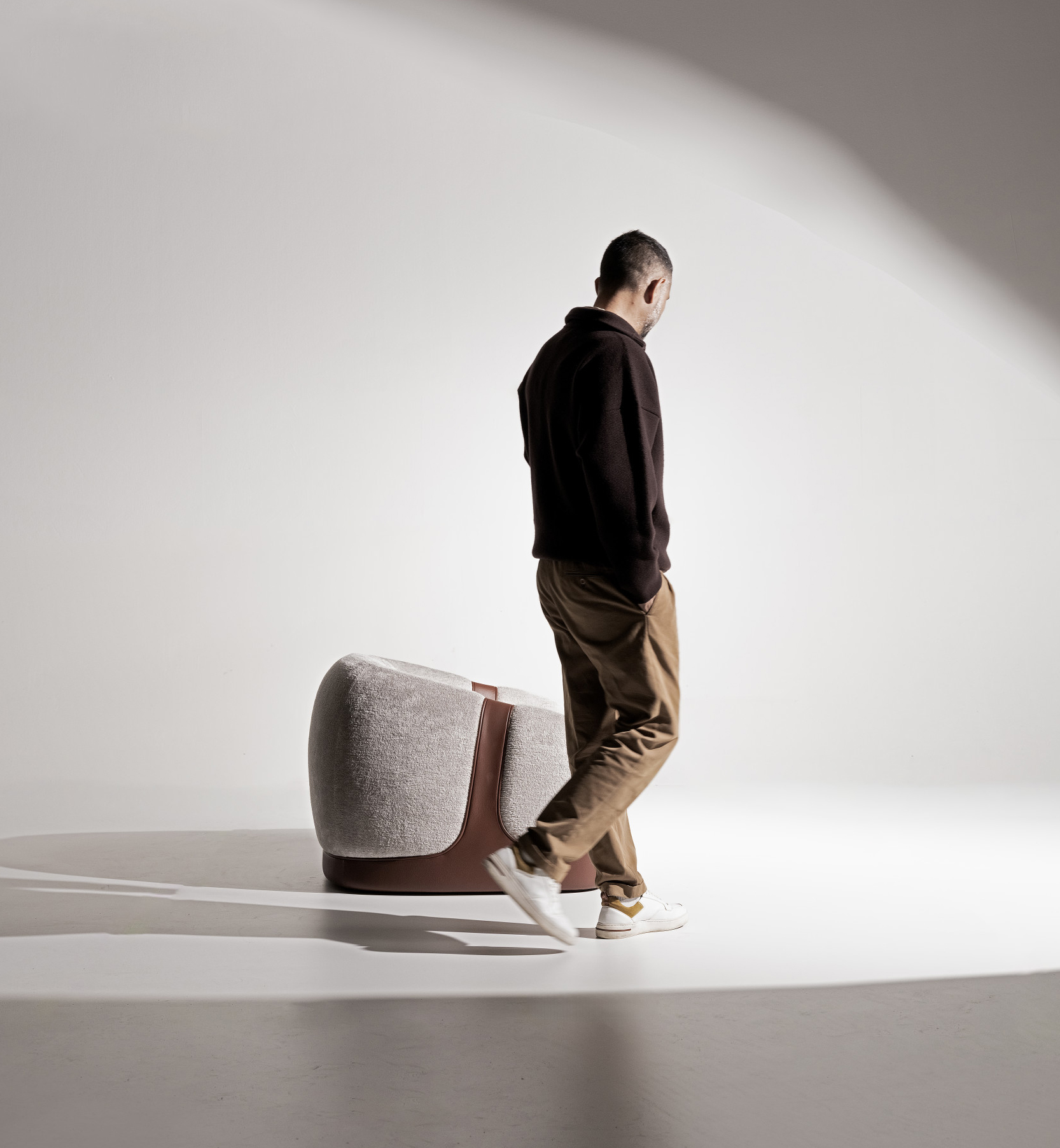Cristián Mohaded with his Corsetto armchair designed for Molteni&C