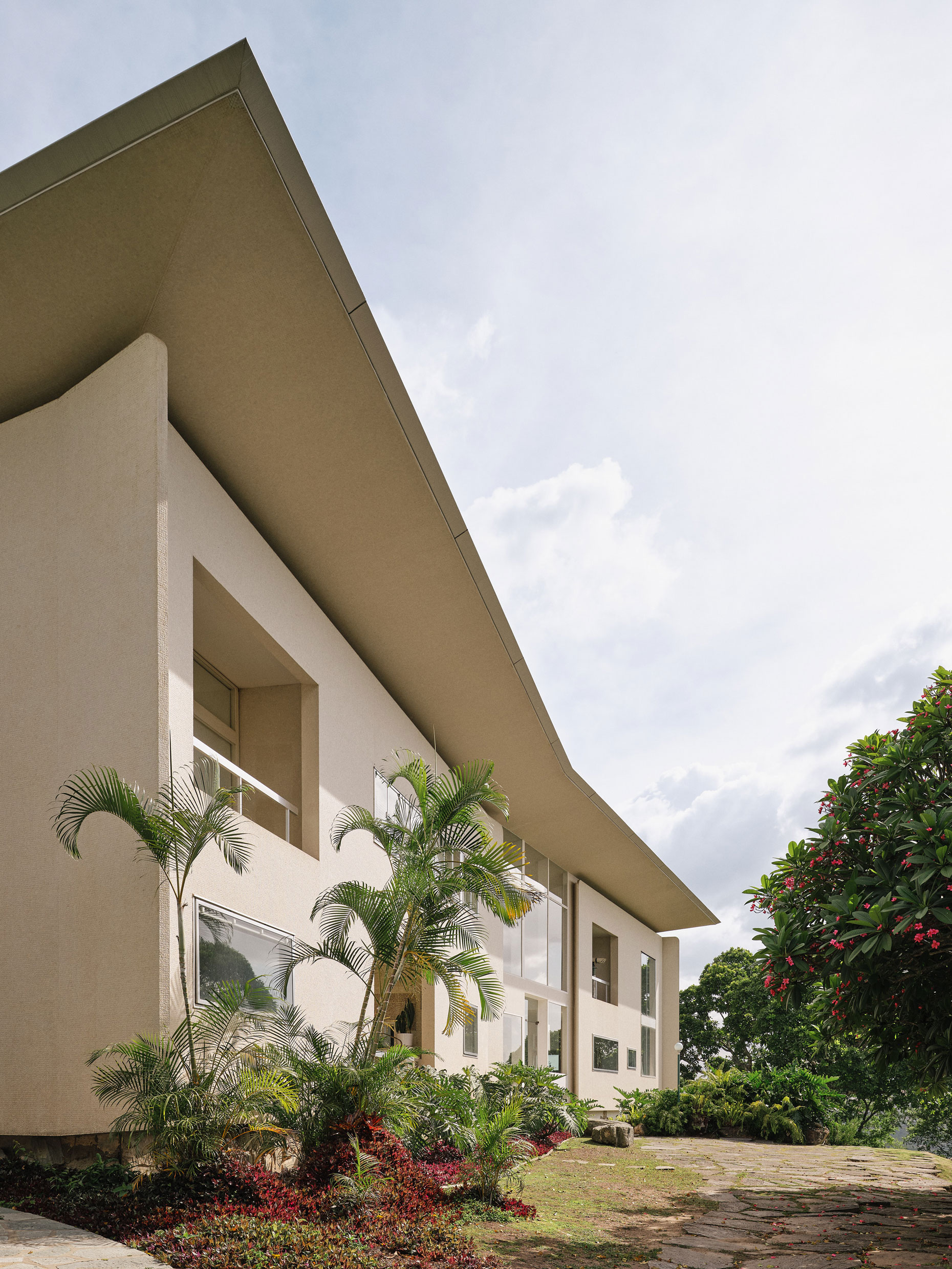 La forma di Villa Planchart ricorda quella di una farfalla che si appoggia sulla collina