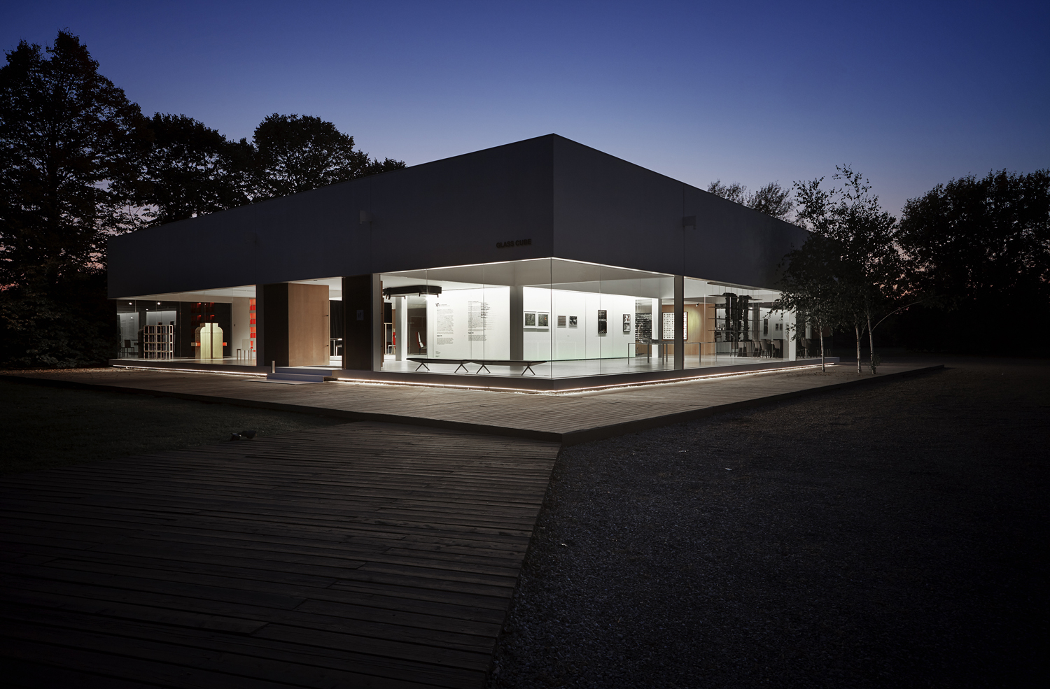 Floating Cube - Ron Gilad