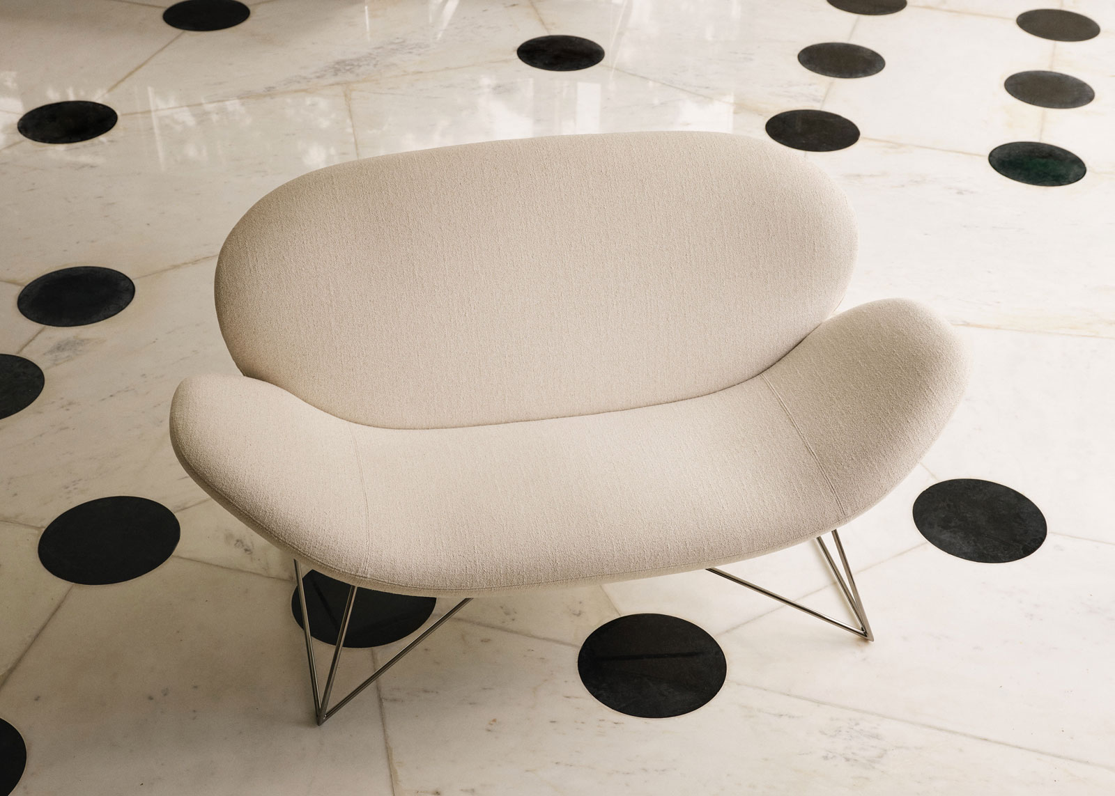 D.157.6 Due Foglie Sofa and the domino floor at Villa Planchart