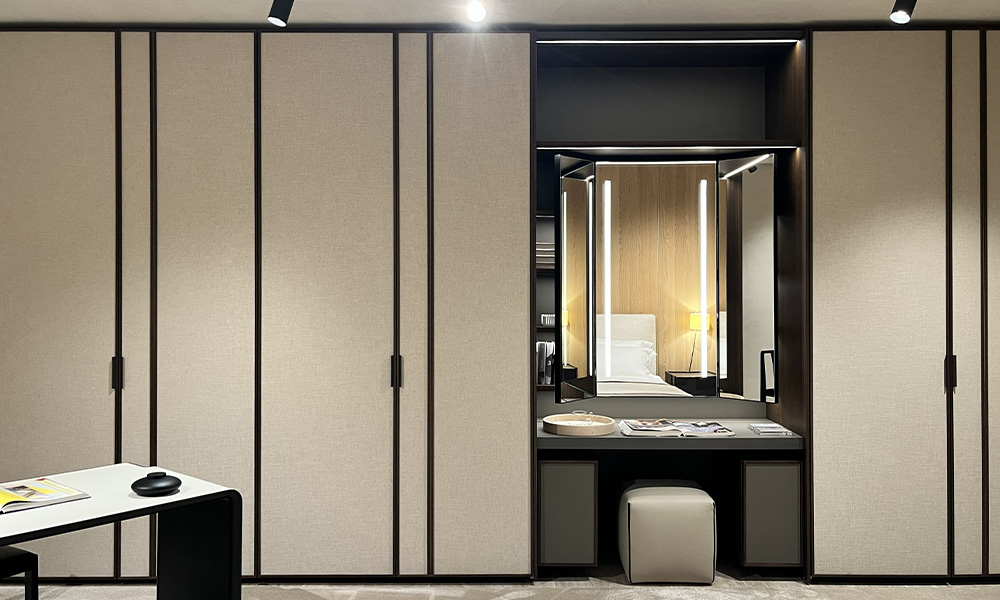 Gliss Master Blend Doors / Domino Pouf