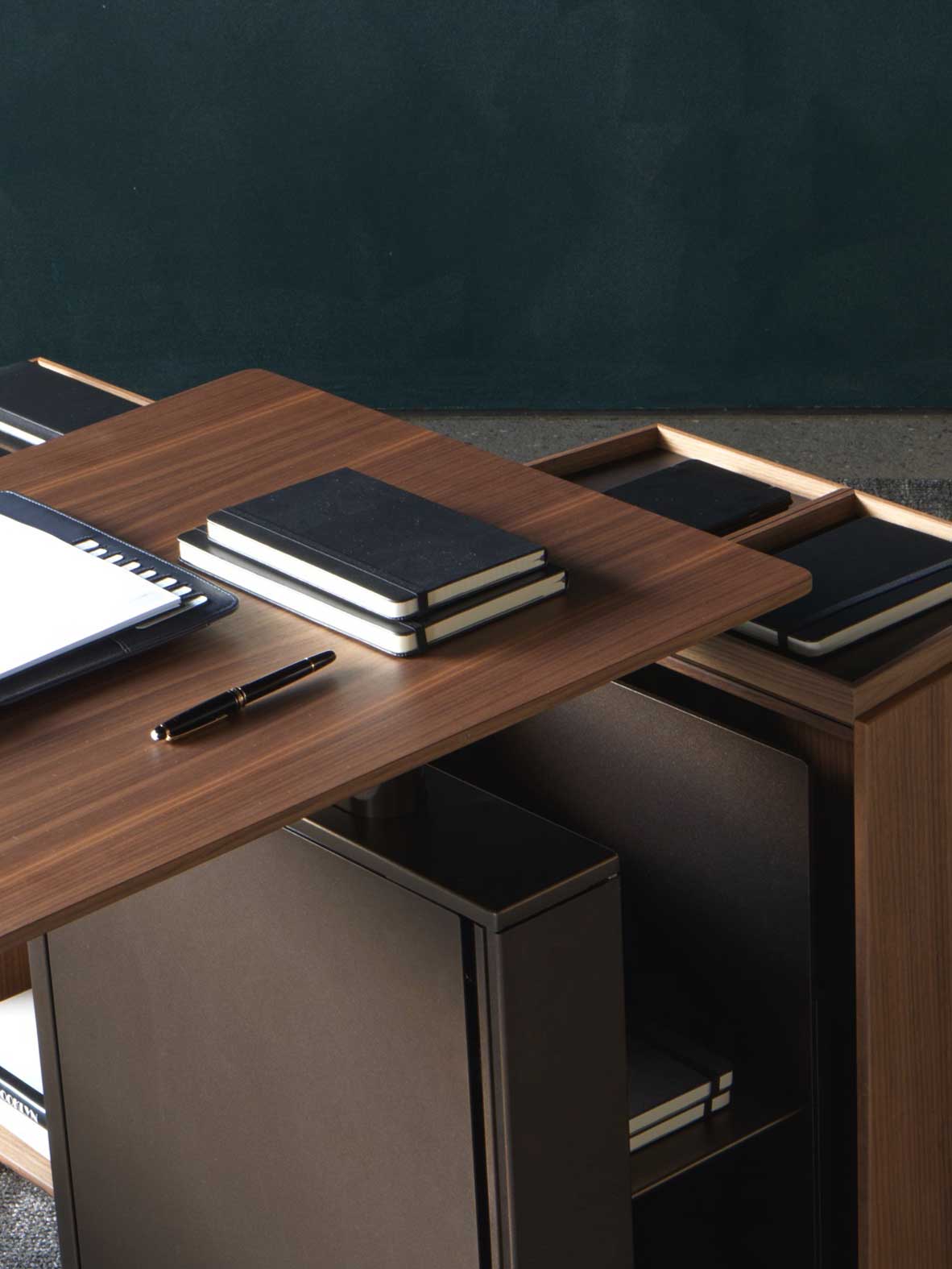 Adjust the height and position of the worktop to make it ergonomic and comfortable in all conditions. 