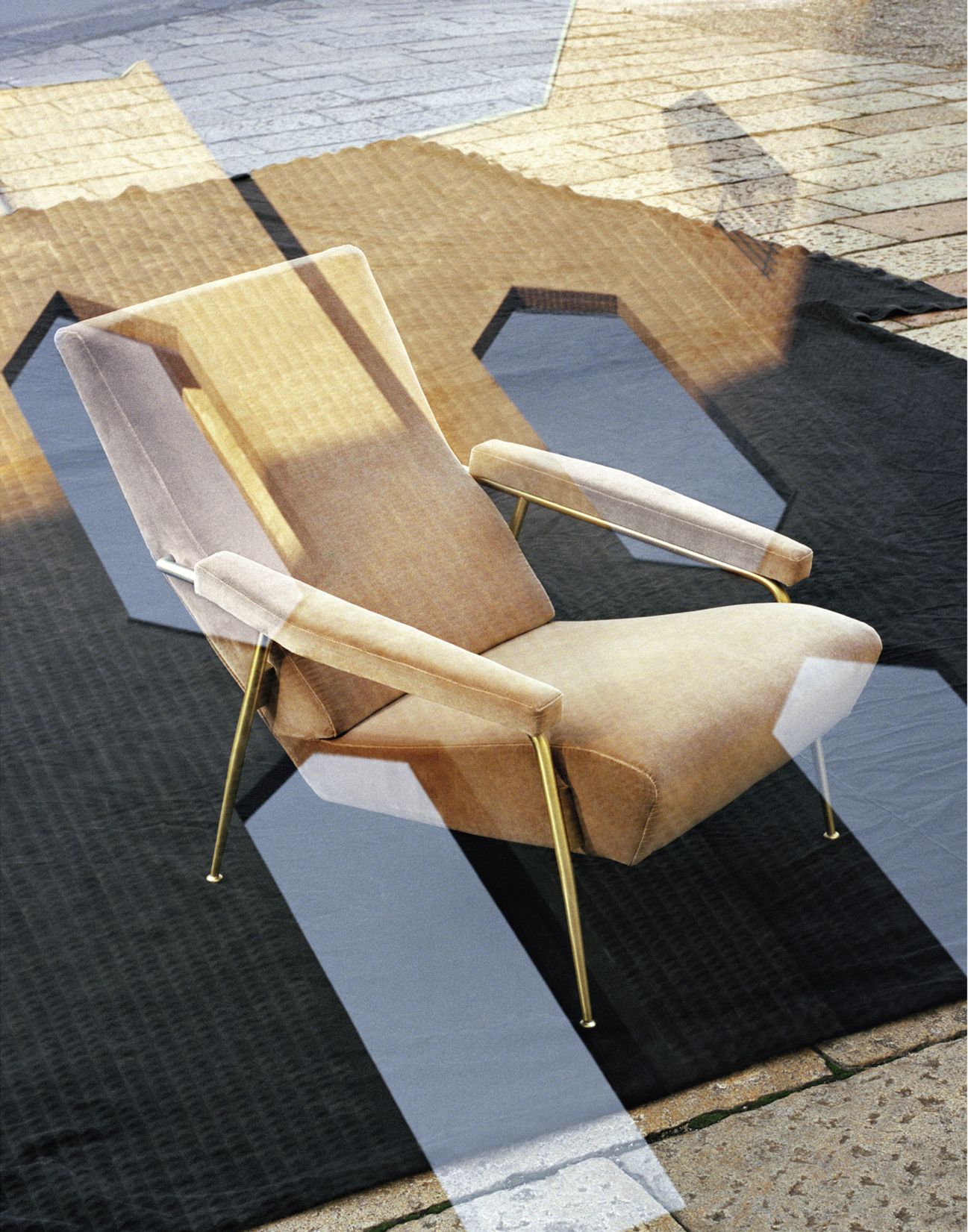 D.156.3 armchair and Via Paolo Giovio 31 Milano design Gio Ponti