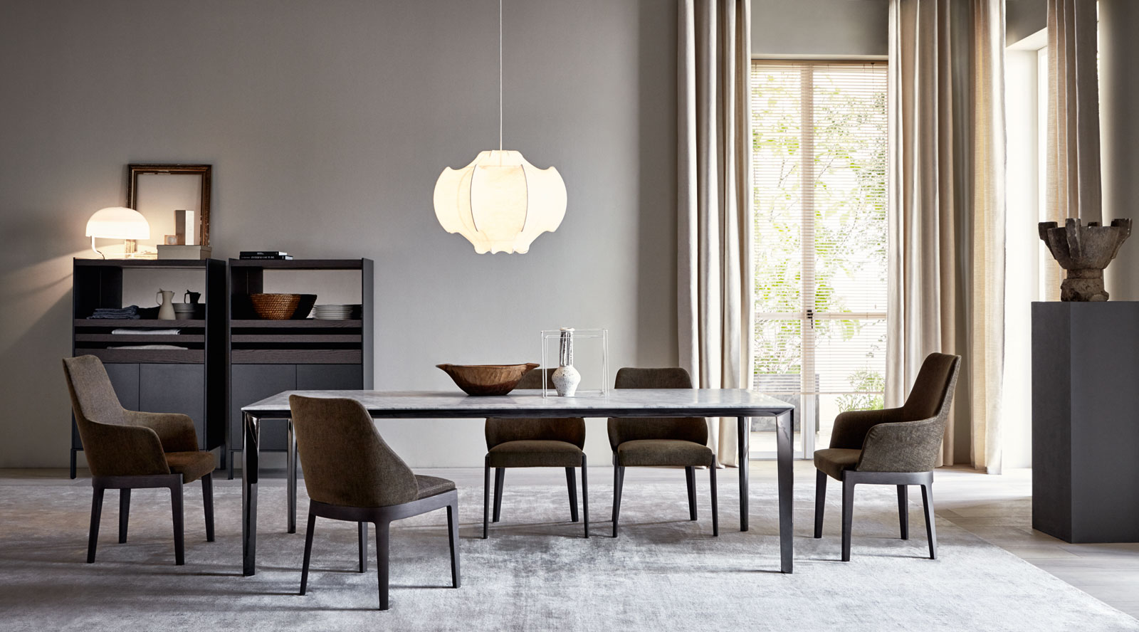 Chelsea Chair by Molteni: Refinement and Style for Every Setting