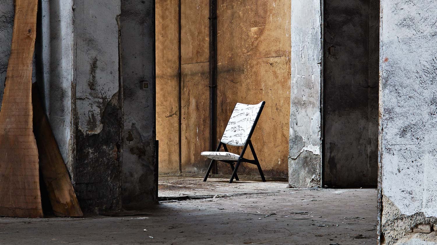 CHAIR AND ARMCHAIR D.270.1 and D.270.2